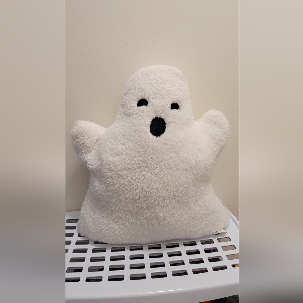 Ghost pillow viral